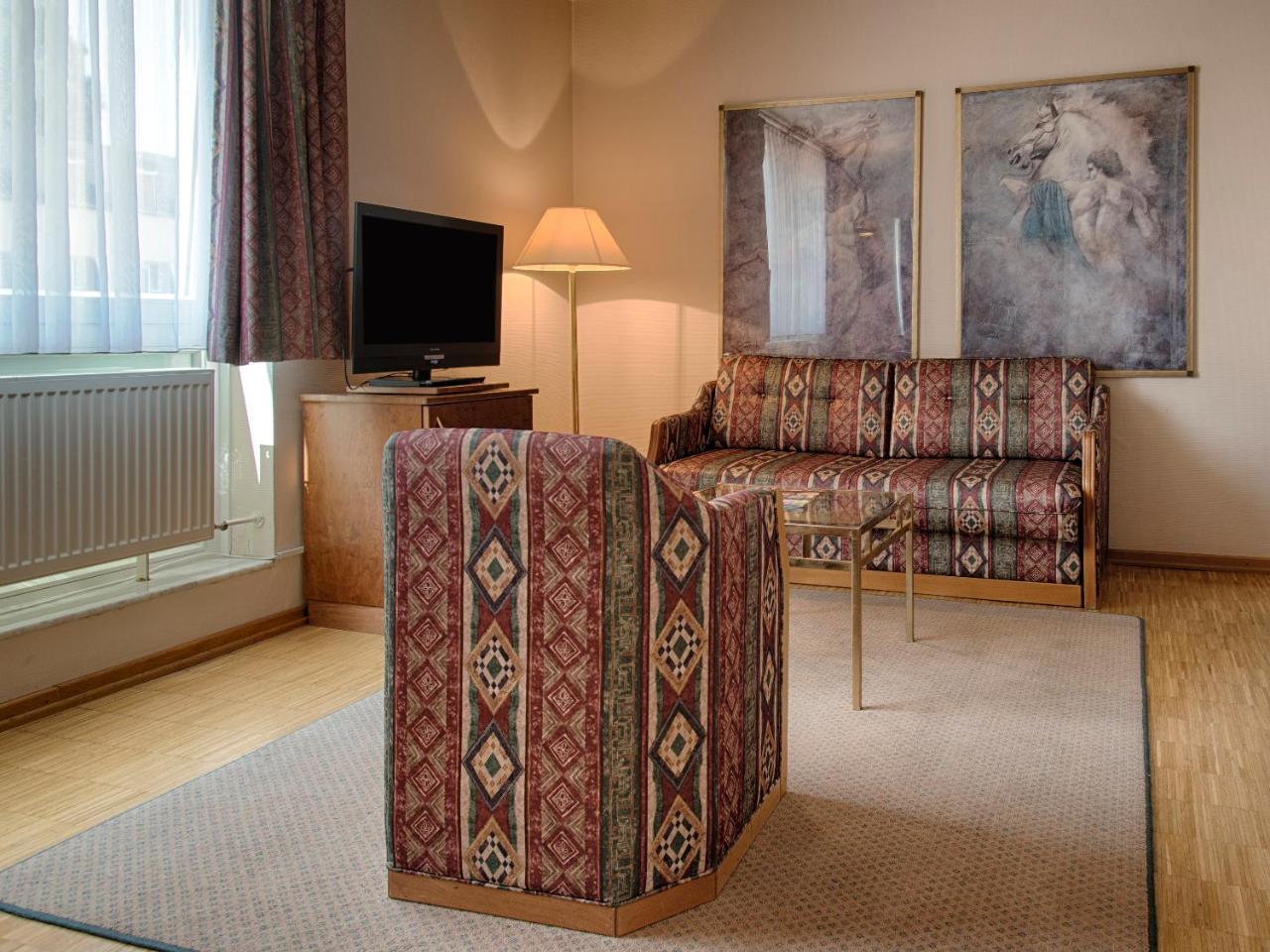 Posthaus Hotel Residenz クローンベルク・イム・タウヌス エクステリア 写真